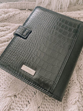 Load image into Gallery viewer, B grade- Croc Planner Agenda Cover Personal size