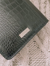 Load image into Gallery viewer, B grade- Croc Planner Agenda Cover Personal size